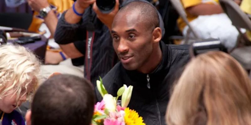 Thành tích ấn tượng ở bên ngoài sân đấu của cầu thủ Kobe Bryant